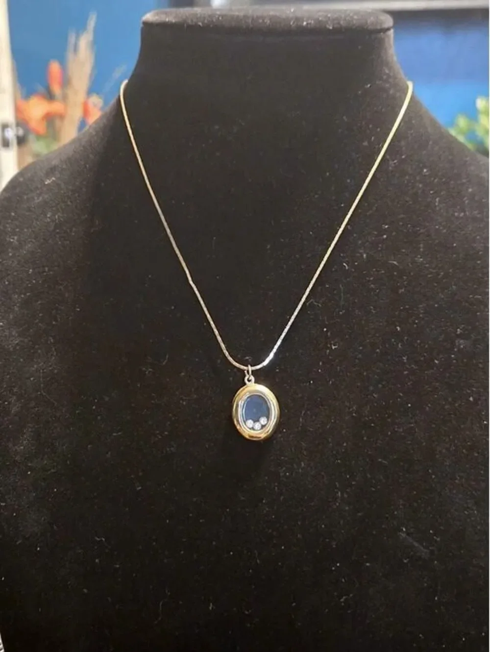 N/A oval gold